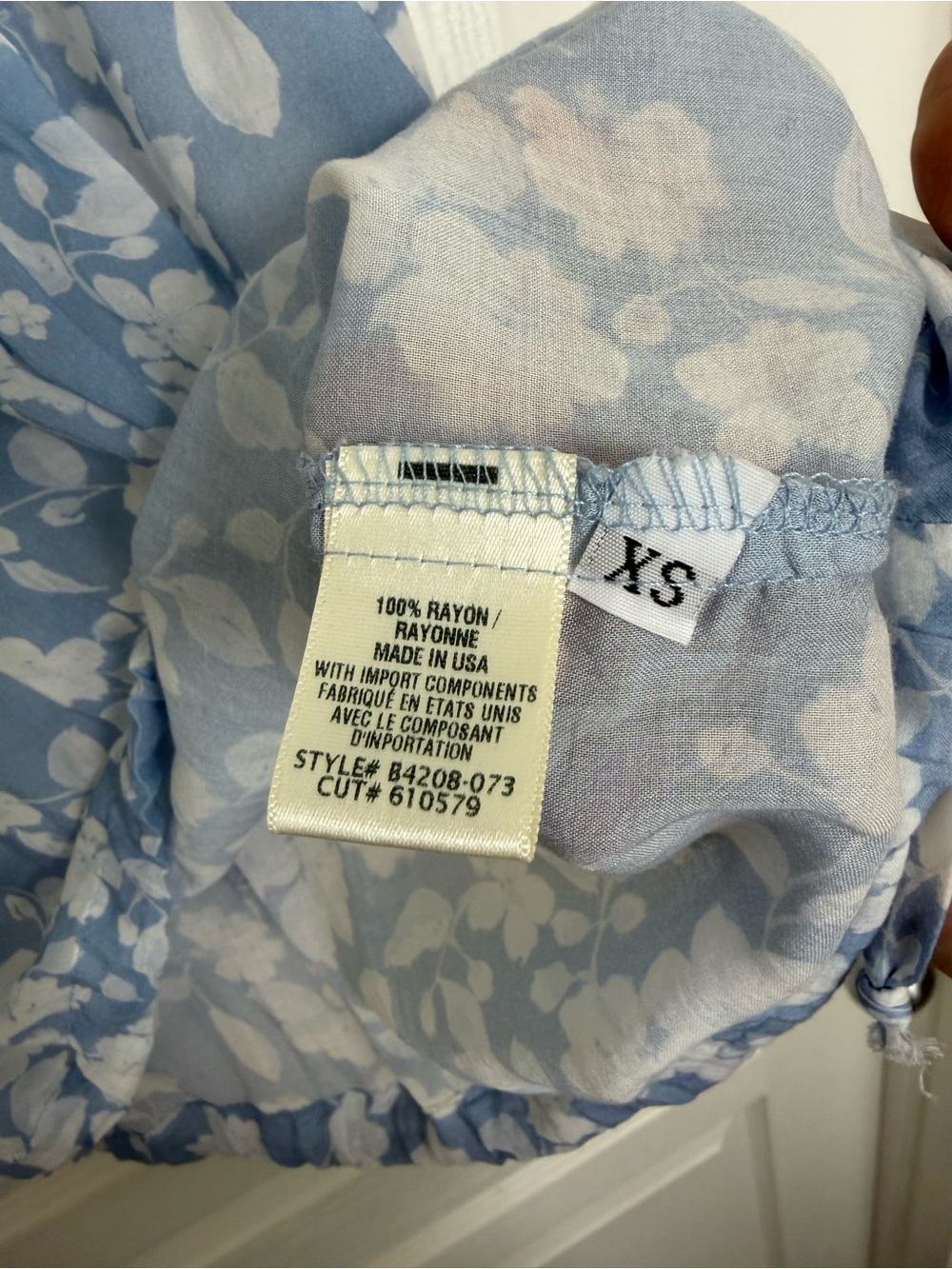 Revolve Bella Dahl Smocked Floral Sleeveless Blouse Size XS Blue White - Picture 6 of 7
